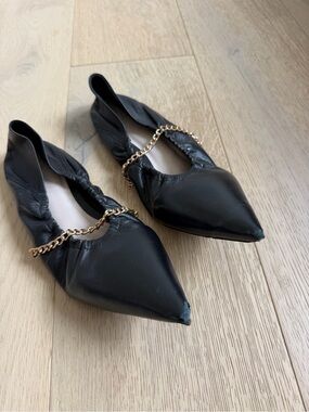 Porte and Paire Black Pointed Ballet Flats with Gold Chain US 11